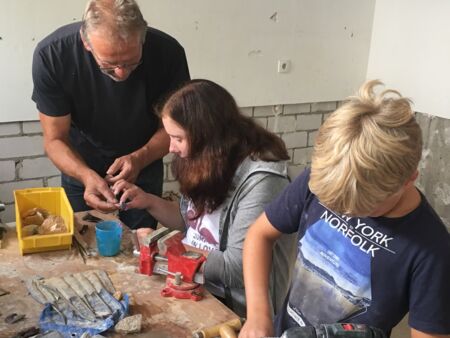 Die Arbeit mit Speckstein begeisterte im "Atelier der Generationen" viele Teilnehmer/innen.