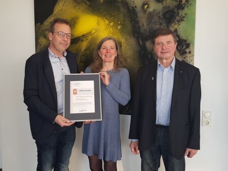 Übergabe Urkunde für Zustiftung an Susanne Fingerhut und Udo Stangier